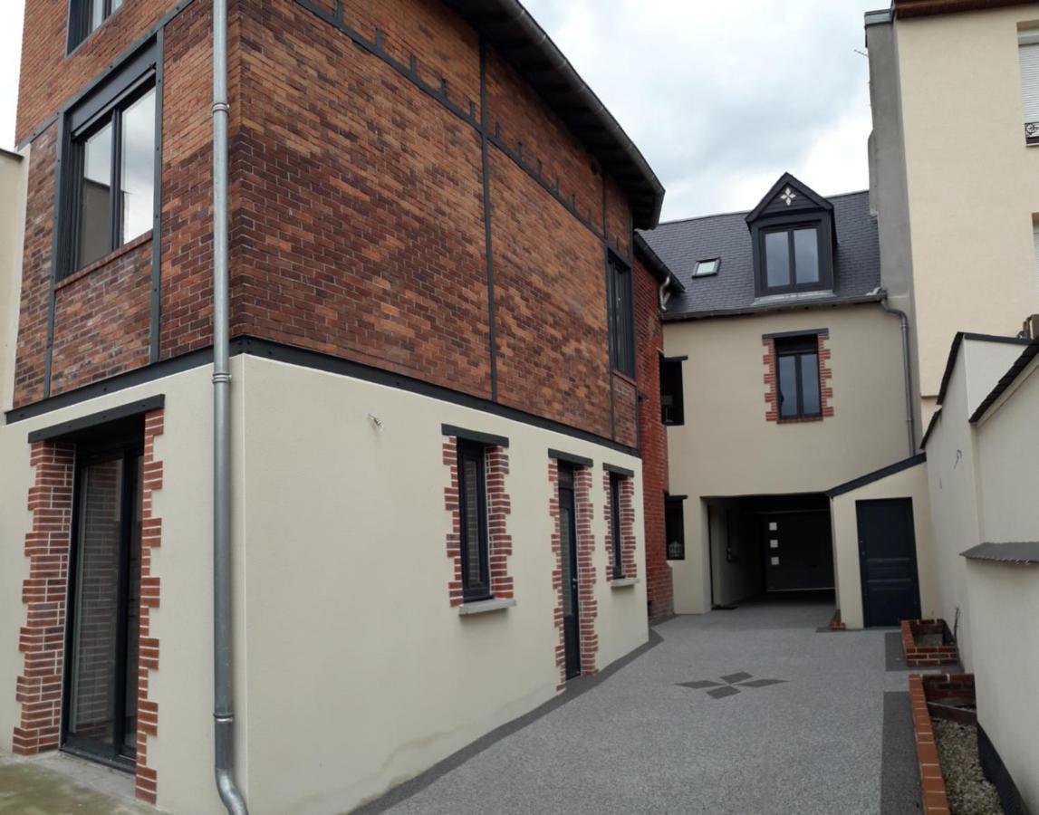 Charmes En Ville Le Charme Authentique Montlucon Luaran gambar